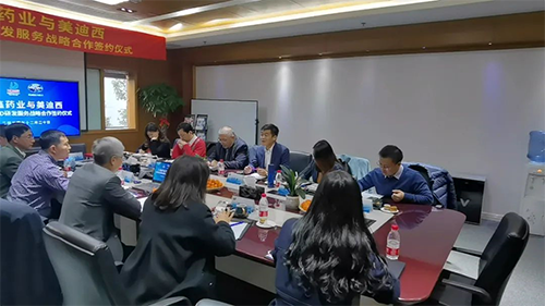 力鑫药业董事长&总经理高悦译、副总经理张倩、首席技术官陈成斌、研发商务总监刘恩桂、总经办主任张梦晗